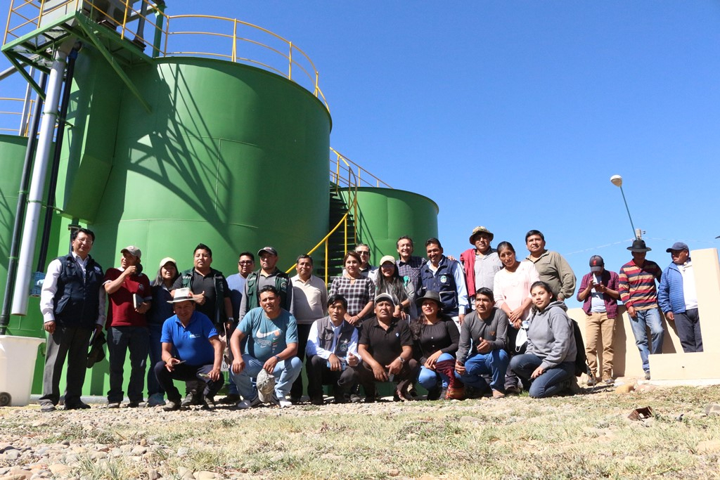 Las mancomunidades de los Yungas e Inquisivi visitaron experiencias de saneamiento en el Valle Alto