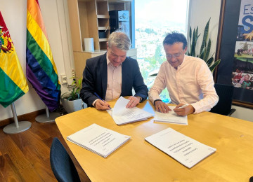 La Embajada de Suecia en Bolivia y Aguatuya firman convenio